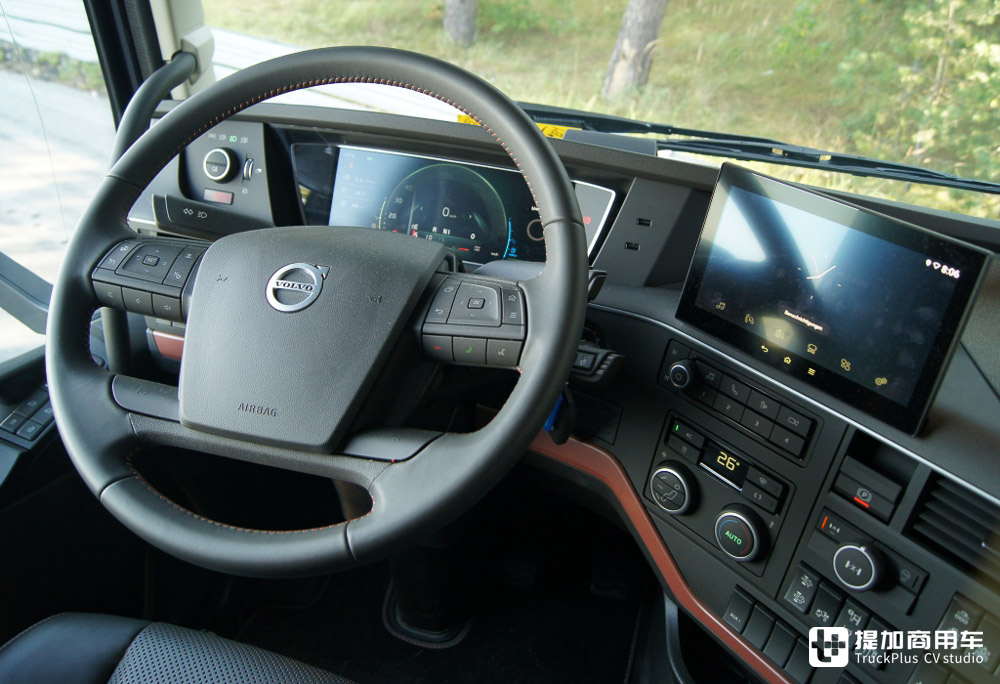 专为工程机械运输打造,8x4驱动配加大驾驶室,沃尔沃FH16 750 8x4实拍评测 - 第10张 - 提加商用车网 专为工程机械运输打造,8x4驱动配加大驾驶室,沃尔沃FH16 750 8x4实拍评测 - 第10张