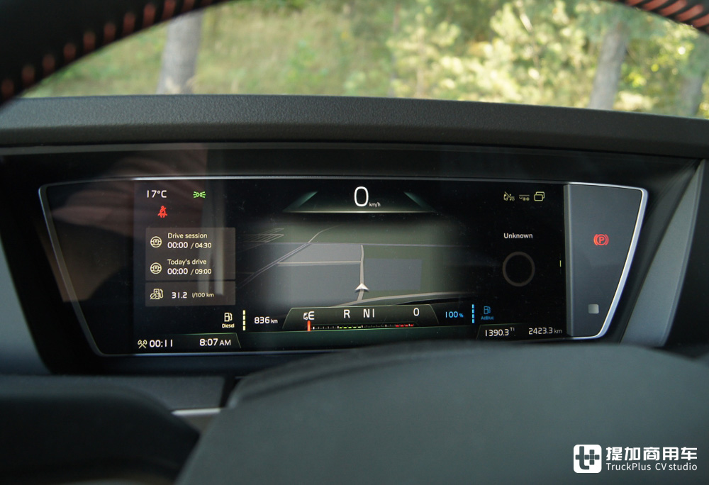 专为工程机械运输打造,8x4驱动配加大驾驶室,沃尔沃FH16 750 8x4实拍评测 - 第11张 - 提加商用车网 专为工程机械运输打造,8x4驱动配加大驾驶室,沃尔沃FH16 750 8x4实拍评测 - 第11张