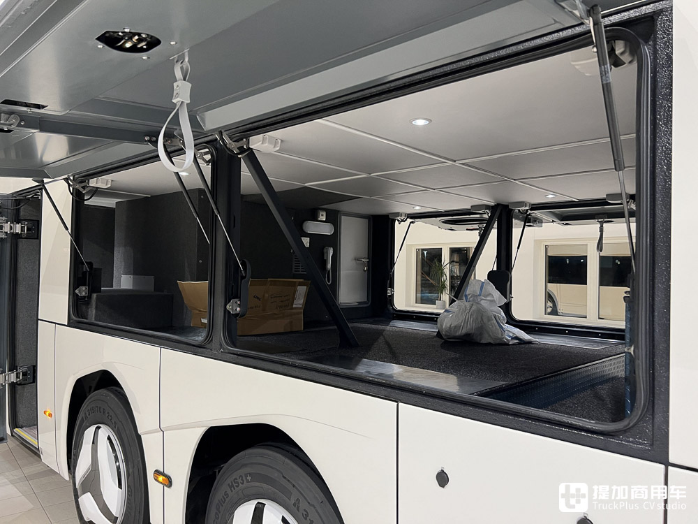 豪华双层客车的标杆,豪华度再升级,实拍最新款尼奥普兰Skyliner双层大巴 - 第13张 - 提加商用车网 豪华双层客车的标杆,豪华度再升级,实拍最新款尼奥普兰Skyliner双层大巴 - 第13张