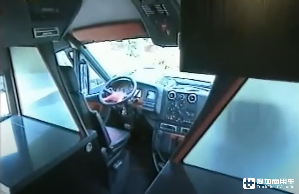 23年前的未来卡车设想,超大生活舱+扇形拓展挂车,回顾Fulda Showtruck 2000 - 第13张 - 提加商用车网 23年前的未来卡车设想,超大生活舱+扇形拓展挂车,回顾Fulda Showtruck 2000 - 第13张