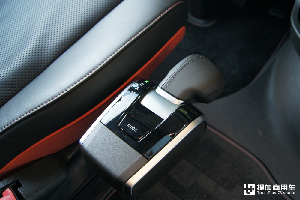 专为工程机械运输打造,8x4驱动配加大驾驶室,沃尔沃FH16 750 8x4实拍评测 - 第13张 - 提加商用车网 专为工程机械运输打造,8x4驱动配加大驾驶室,沃尔沃FH16 750 8x4实拍评测 - 第13张