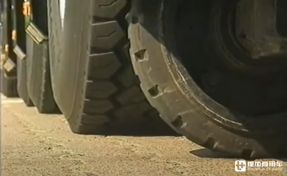 23年前的未来卡车设想,超大生活舱+扇形拓展挂车,回顾Fulda Showtruck 2000 - 第17张 - 提加商用车网 23年前的未来卡车设想,超大生活舱+扇形拓展挂车,回顾Fulda Showtruck 2000 - 第17张