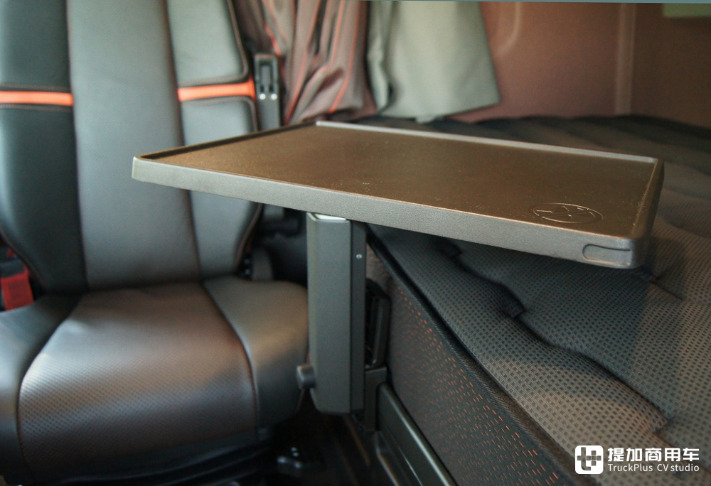 专为工程机械运输打造,8x4驱动配加大驾驶室,沃尔沃FH16 750 8x4实拍评测 - 第20张 - 提加商用车网 专为工程机械运输打造,8x4驱动配加大驾驶室,沃尔沃FH16 750 8x4实拍评测 - 第20张