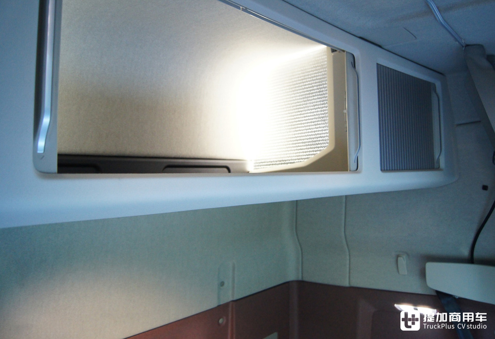 专为工程机械运输打造,8x4驱动配加大驾驶室,沃尔沃FH16 750 8x4实拍评测 - 第21张 - 提加商用车网 专为工程机械运输打造,8x4驱动配加大驾驶室,沃尔沃FH16 750 8x4实拍评测 - 第21张