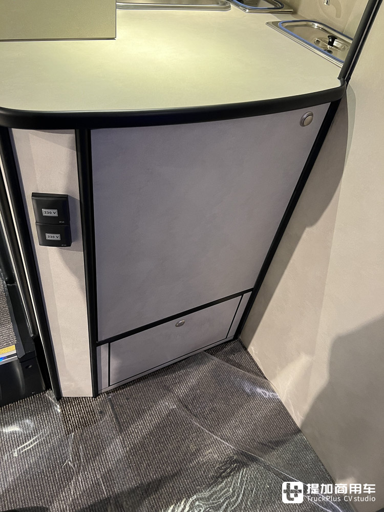 豪华双层客车的标杆,豪华度再升级,实拍最新款尼奥普兰Skyliner双层大巴 - 第34张 - 提加商用车网 豪华双层客车的标杆,豪华度再升级,实拍最新款尼奥普兰Skyliner双层大巴 - 第34张