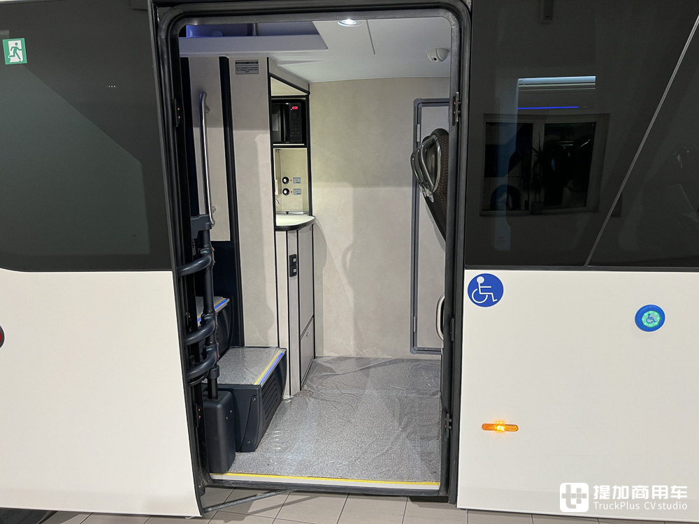 豪华双层客车的标杆,豪华度再升级,实拍最新款尼奥普兰Skyliner双层大巴 - 第36张 - 提加商用车网 豪华双层客车的标杆,豪华度再升级,实拍最新款尼奥普兰Skyliner双层大巴 - 第36张