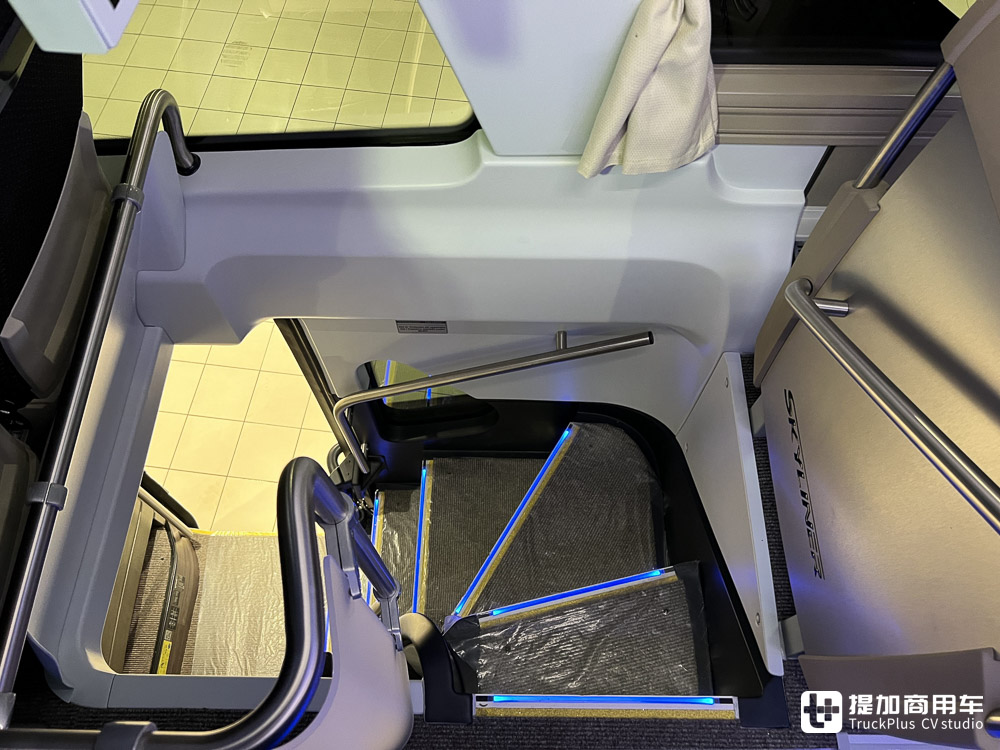 豪华双层客车的标杆,豪华度再升级,实拍最新款尼奥普兰Skyliner双层大巴 - 第40张 - 提加商用车网 豪华双层客车的标杆,豪华度再升级,实拍最新款尼奥普兰Skyliner双层大巴 - 第40张