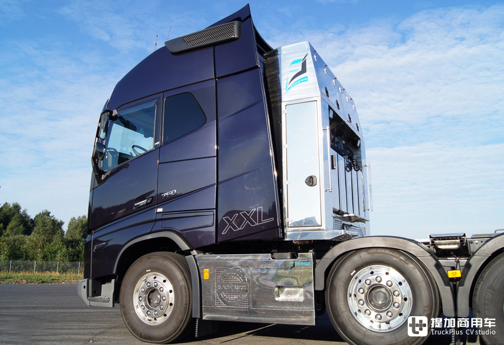 专为工程机械运输打造,8x4驱动配加大驾驶室,沃尔沃FH16 750 8x4实拍评测 - 第5张 - 提加商用车网 专为工程机械运输打造,8x4驱动配加大驾驶室,沃尔沃FH16 750 8x4实拍评测 - 第5张