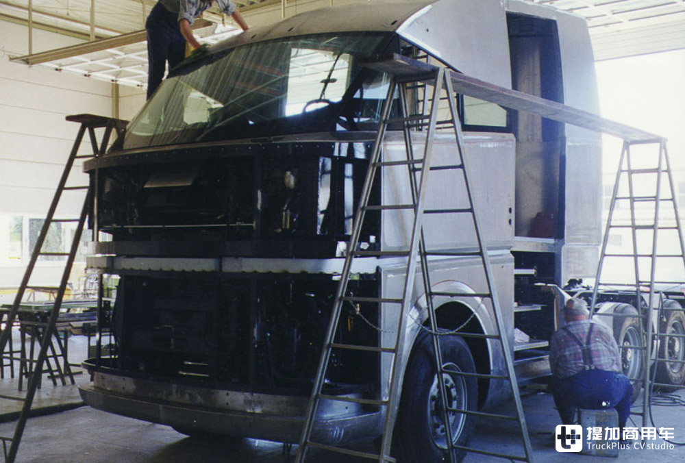 23年前的未来卡车设想,超大生活舱+扇形拓展挂车,回顾Fulda Showtruck 2000 - 第7张 - 提加商用车网 23年前的未来卡车设想,超大生活舱+扇形拓展挂车,回顾Fulda Showtruck 2000 - 第7张