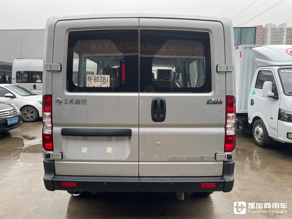 2.15米车高可进地库,还是自动挡,东风御风V9+低顶版实拍 - 第9张 - 提加商用车网 2.15米车高可进地库,还是自动挡,东风御风V9+低顶版实拍 - 第9张