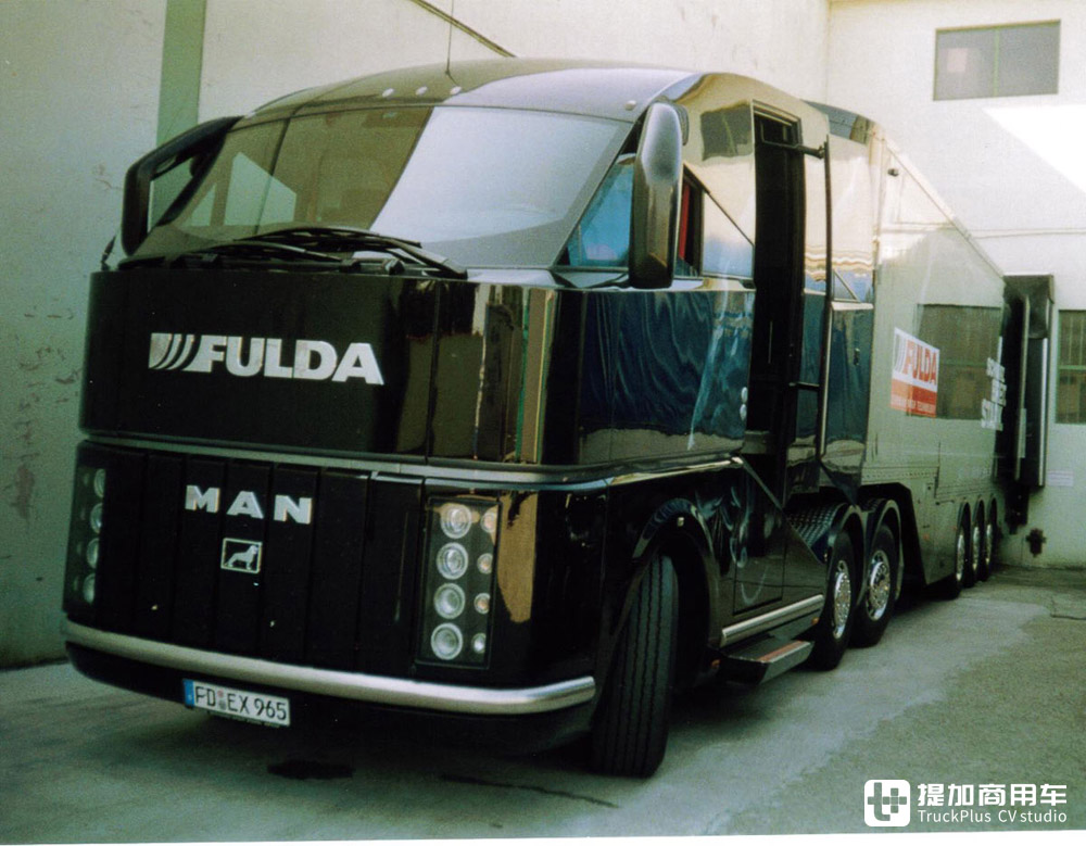 23年前的未来卡车设想,超大生活舱+扇形拓展挂车,回顾Fulda Showtruck 2000 - 第9张 - 提加商用车网 23年前的未来卡车设想,超大生活舱+扇形拓展挂车,回顾Fulda Showtruck 2000 - 第9张