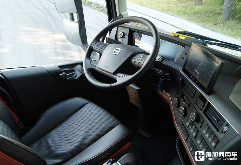 专为工程机械运输打造,8x4驱动配加大驾驶室,沃尔沃FH16 750 8x4实拍评测 - 第9张 - 提加商用车网 专为工程机械运输打造,8x4驱动配加大驾驶室,沃尔沃FH16 750 8x4实拍评测 - 第9张