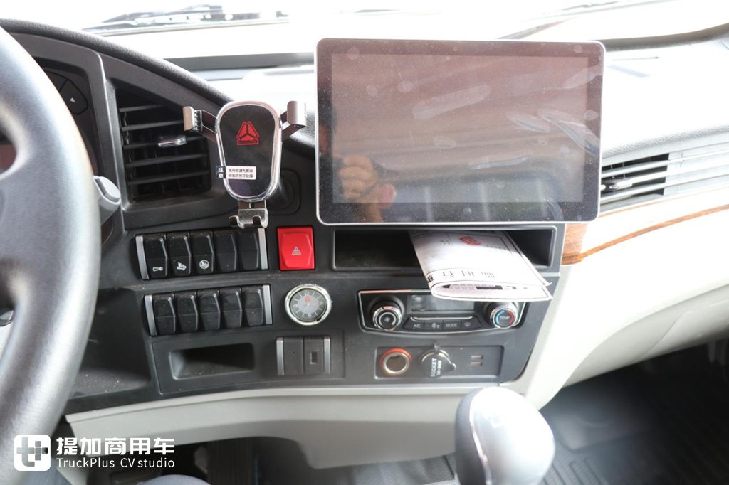 170匹大马力,自动挡+原厂上装,重汽豪沃冷藏车专用底盘雪豹实力不凡 - 第12张 - 提加商用车网 170匹大马力,自动挡+原厂上装,重汽豪沃冷藏车专用底盘雪豹实力不凡 - 第12张