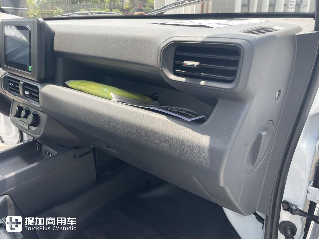 造用户需要的卡车 五菱龙卡3米8实拍评测 - 第13张 - 提加商用车网 造用户需要的卡车 五菱龙卡3米8实拍评测 - 第13张