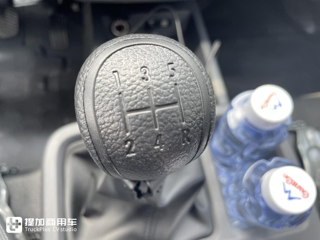造用户需要的卡车 五菱龙卡3米8实拍评测 - 第16张 - 提加商用车网 造用户需要的卡车 五菱龙卡3米8实拍评测 - 第16张