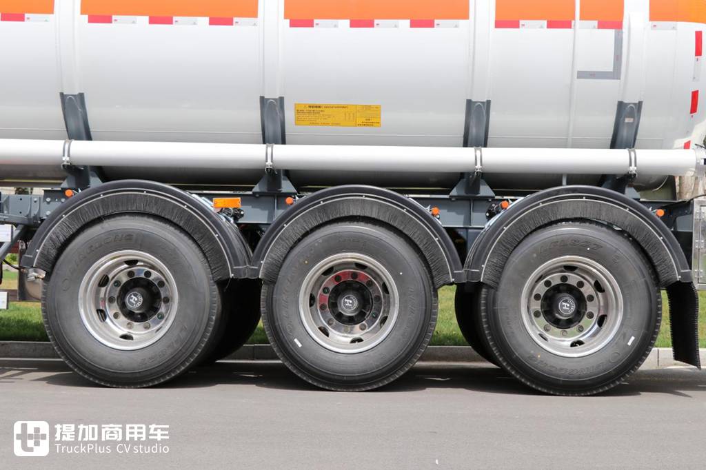 车挂都是气囊悬架,罐车自重才6.2吨?中集联合陕汽最新推出的一体化液罐车实拍 - 第17张 - 提加商用车网 车挂都是气囊悬架,罐车自重才6.2吨?中集联合陕汽最新推出的一体化液罐车实拍 - 第17张
