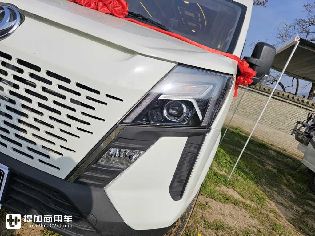 豪华内装7DCT自动挡,带宿营车公告,东风御风V9+房车体验不一般 - 第3张 - 提加商用车网 豪华内装7DCT自动挡,带宿营车公告,东风御风V9+房车体验不一般 - 第3张