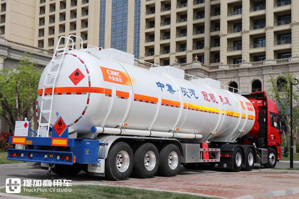 车挂都是气囊悬架,罐车自重才6.2吨?中集联合陕汽最新推出的一体化液罐车实拍 - 第8张 - 提加商用车网 车挂都是气囊悬架,罐车自重才6.2吨?中集联合陕汽最新推出的一体化液罐车实拍 - 第8张
