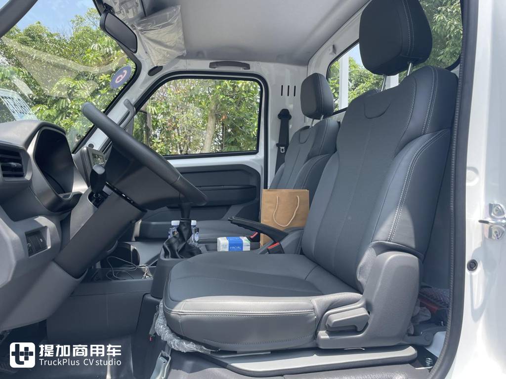造用户需要的卡车 五菱龙卡3米8实拍评测 - 第9张 - 提加商用车网 造用户需要的卡车 五菱龙卡3米8实拍评测 - 第9张