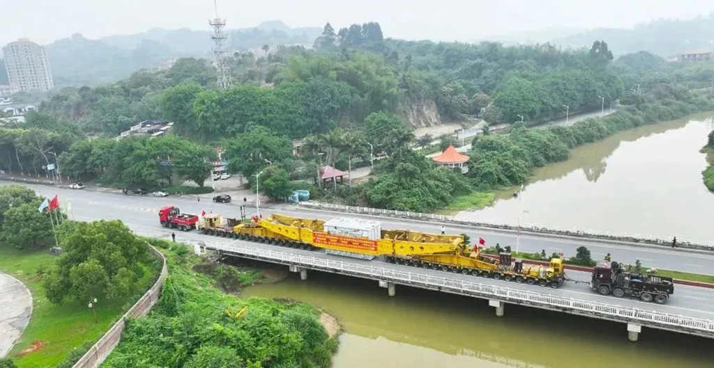 总重500吨!全新梅赛德斯-奔驰Arocs SLT 大件运输车成功完成首程运输任务 - 第6张 - 提加商用车网 总重500吨!全新梅赛德斯-奔驰Arocs SLT 大件运输车成功完成首程运输任务 - 第6张