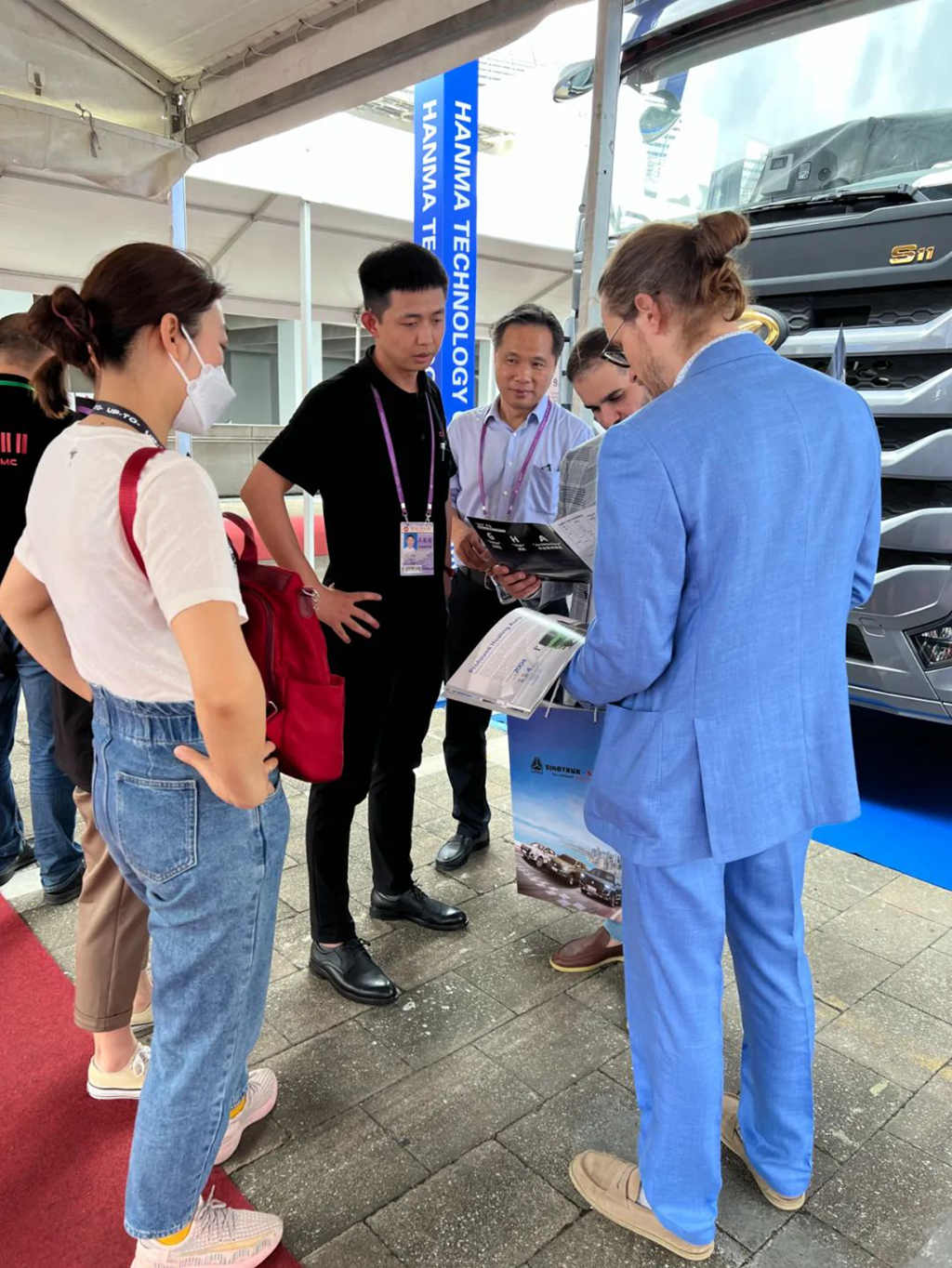 连续近二十年亮相广交会,汉马科技“焕新”受海外新老客商热捧 - 第3张 - 提加商用车网 连续近二十年亮相广交会,汉马科技“焕新”受海外新老客商热捧 - 第3张