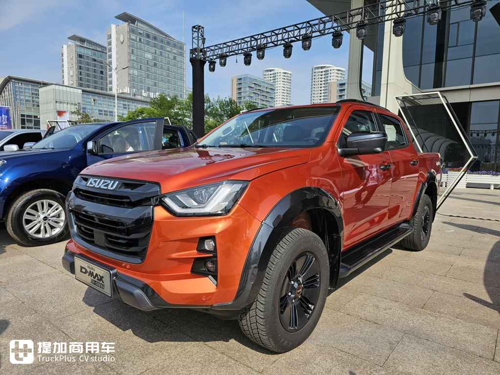 江西五十铃D-MAX皮卡推出全新V-CROSS版本,实拍带您看看配置如何!