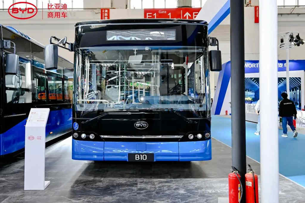 新品解析,科技赋能 比亚迪商用车闪耀2023北京道展