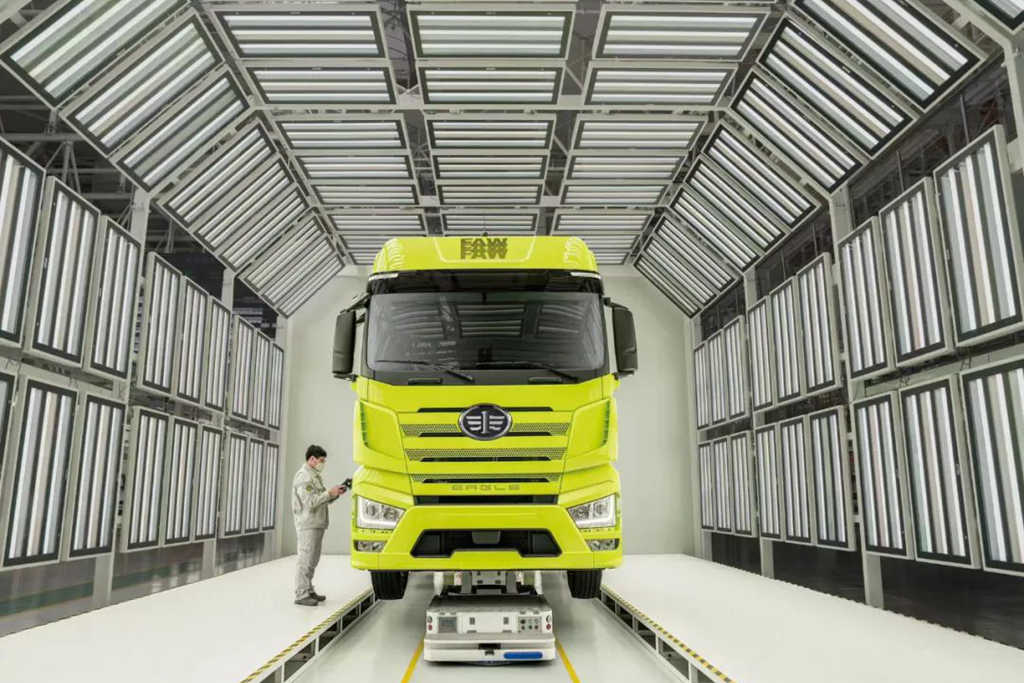 百辆解放J7牵引车首次出口海外