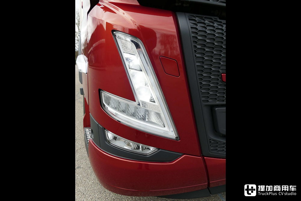 发动机马力可升级,420匹秒变500匹,实拍最新款沃尔沃FM 4x2牵引车 - 第3张 - 提加商用车网 发动机马力可升级,420匹秒变500匹,实拍最新款沃尔沃FM 4x2牵引车 - 第3张