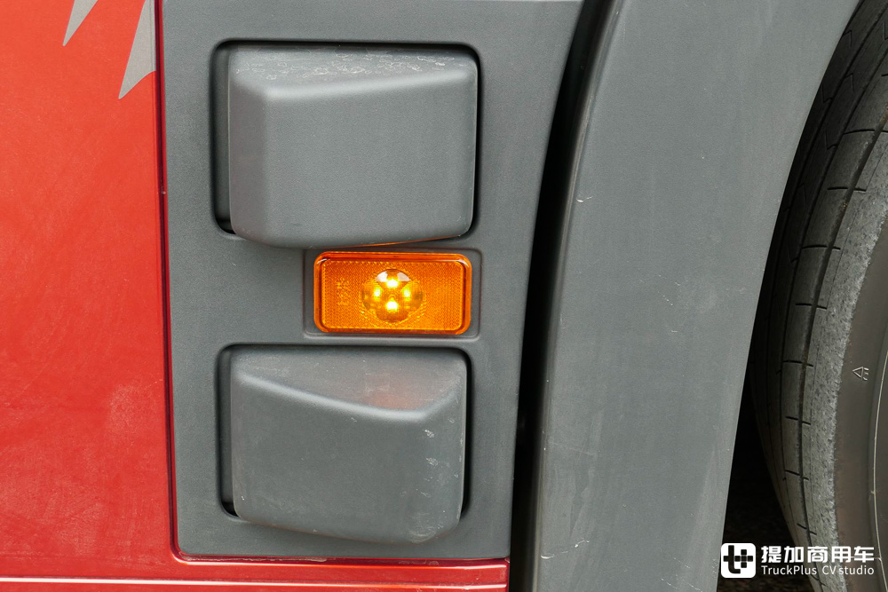 发动机马力可升级,420匹秒变500匹,实拍最新款沃尔沃FM 4x2牵引车 - 第5张 - 提加商用车网 发动机马力可升级,420匹秒变500匹,实拍最新款沃尔沃FM 4x2牵引车 - 第5张