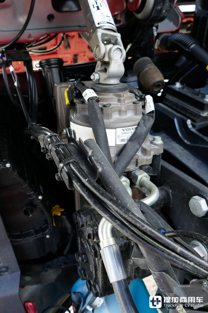发动机马力可升级,420匹秒变500匹,实拍最新款沃尔沃FM 4x2牵引车 - 第10张 - 提加商用车网 发动机马力可升级,420匹秒变500匹,实拍最新款沃尔沃FM 4x2牵引车 - 第10张