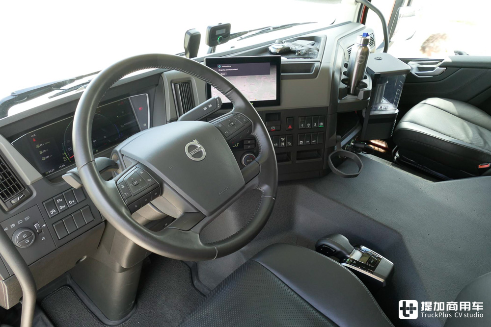 发动机马力可升级,420匹秒变500匹,实拍最新款沃尔沃FM 4x2牵引车 - 第12张 - 提加商用车网 发动机马力可升级,420匹秒变500匹,实拍最新款沃尔沃FM 4x2牵引车 - 第12张