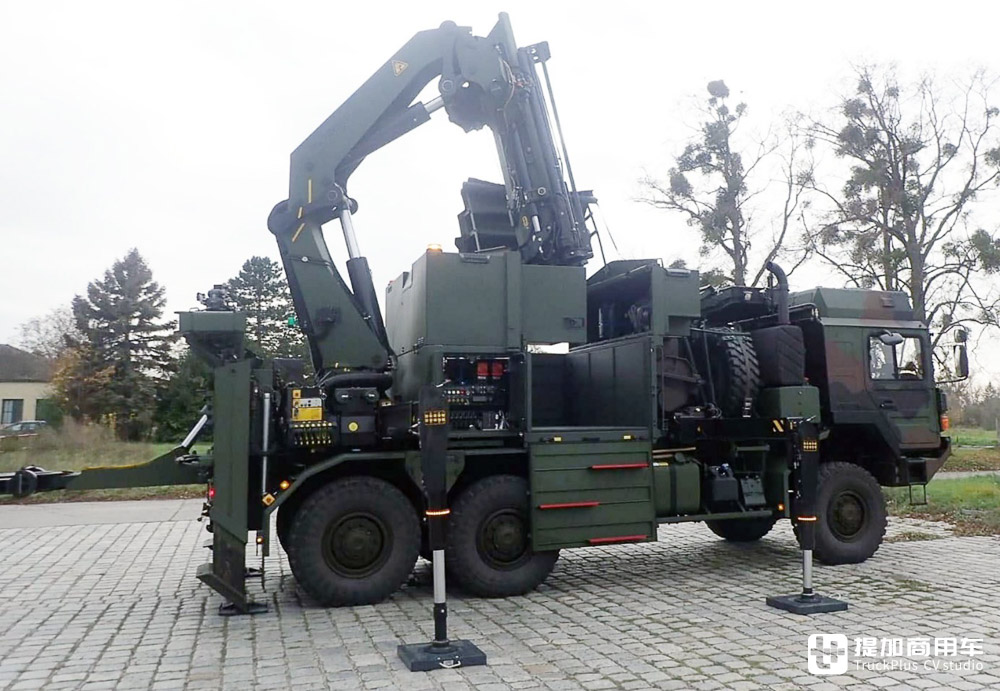 配随车吊的军用清障车,安普改装,实拍莱茵金属曼恩HX 42M 6x6军卡 - 第10张 - 提加商用车网 配随车吊的军用清障车,安普改装,实拍莱茵金属曼恩HX 42M 6x6军卡 - 第10张