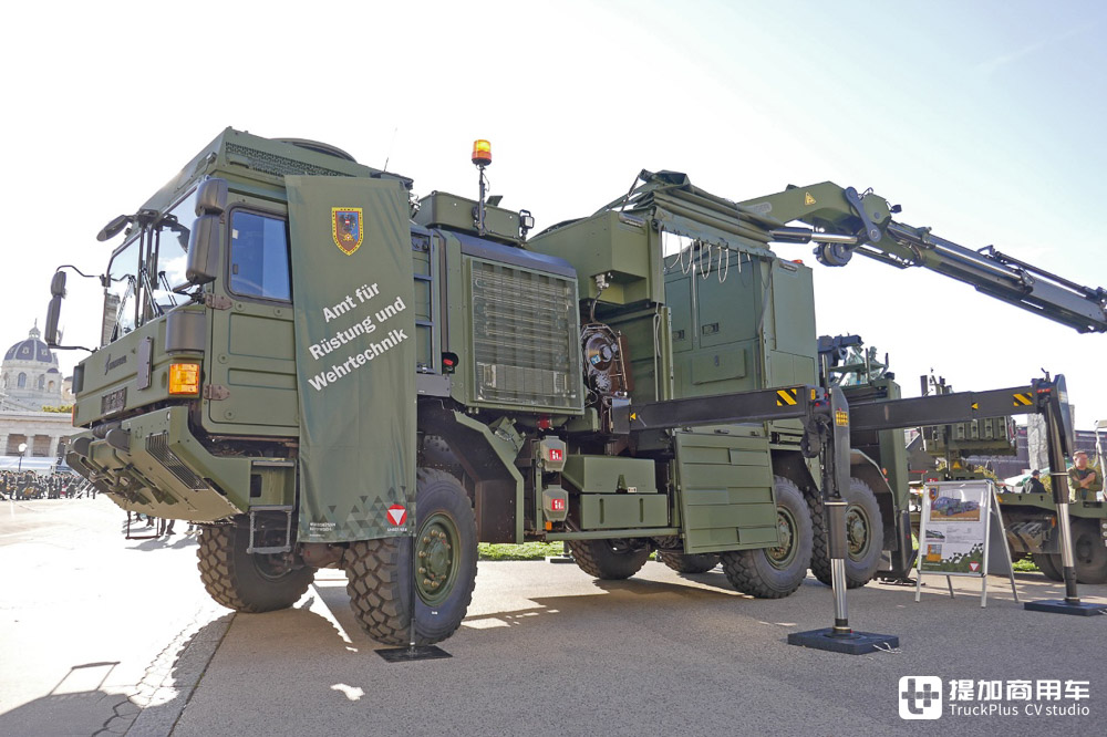 配随车吊的军用清障车,安普改装,实拍莱茵金属曼恩HX 42M 6x6军卡 - 第4张 - 提加商用车网 配随车吊的军用清障车,安普改装,实拍莱茵金属曼恩HX 42M 6x6军卡 - 第4张