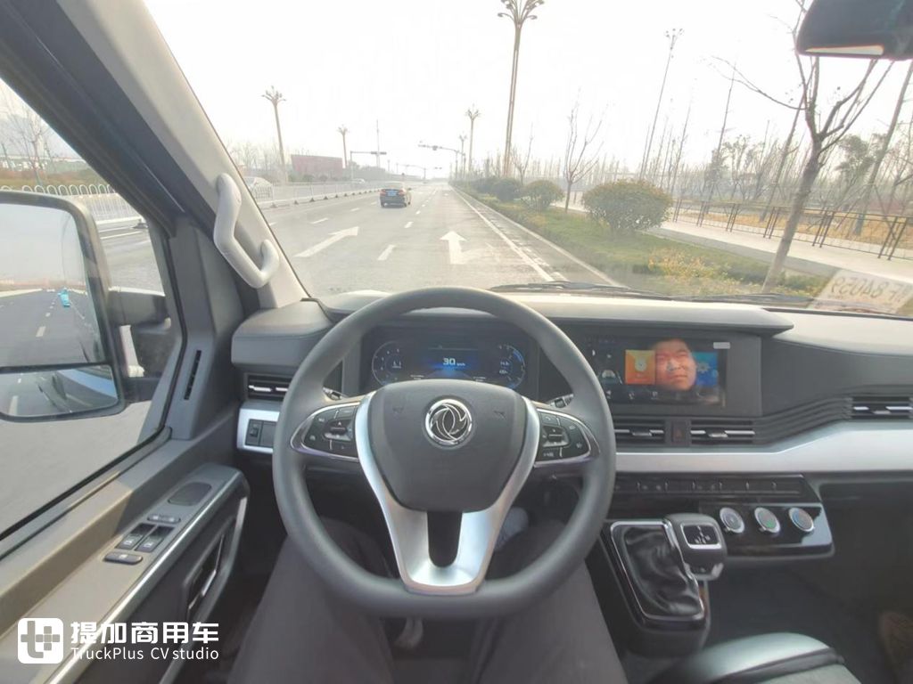 自动挡轻客靠谱吗?全新东风御风V9+试驾了一圈后,整体优势超出预期 - 第1张 - 提加商用车网 自动挡轻客靠谱吗?全新东风御风V9+试驾了一圈后,整体优势超出预期 - 第1张