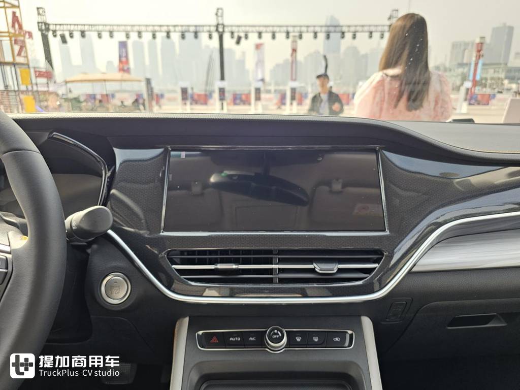 江西五十铃D-MAX皮卡推出全新V-CROSS版本,实拍带您看看配置如何! - 第10张 - 提加商用车网 江西五十铃D-MAX皮卡推出全新V-CROSS版本,实拍带您看看配置如何! - 第10张