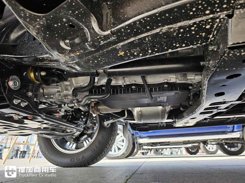 江西五十铃D-MAX皮卡推出全新V-CROSS版本,实拍带您看看配置如何! - 第15张 - 提加商用车网 江西五十铃D-MAX皮卡推出全新V-CROSS版本,实拍带您看看配置如何! - 第15张