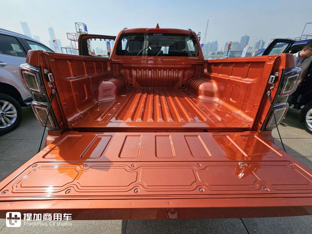 江西五十铃D-MAX皮卡推出全新V-CROSS版本,实拍带您看看配置如何! - 第6张 - 提加商用车网 江西五十铃D-MAX皮卡推出全新V-CROSS版本,实拍带您看看配置如何! - 第6张