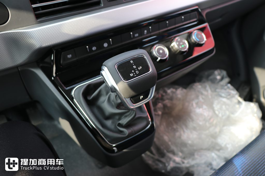 自动挡轻客靠谱吗?全新东风御风V9+试驾了一圈后,整体优势超出预期 - 第6张 - 提加商用车网 自动挡轻客靠谱吗?全新东风御风V9+试驾了一圈后,整体优势超出预期 - 第6张