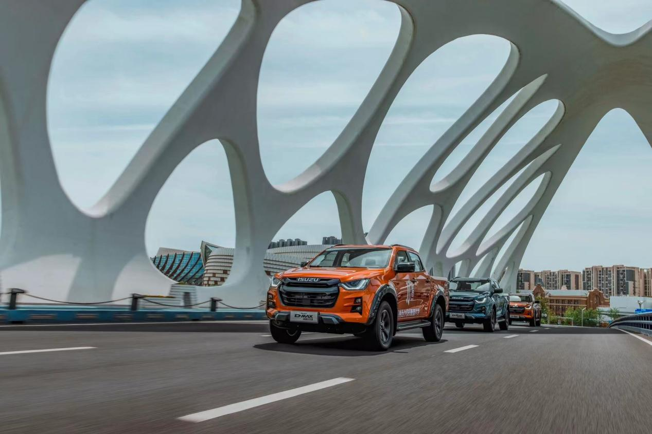 D-MAX V-CROSS全新上市,引领高端皮卡新标杆 - 第6张 - 提加商用车网 D-MAX V-CROSS全新上市,引领高端皮卡新标杆 - 第6张
