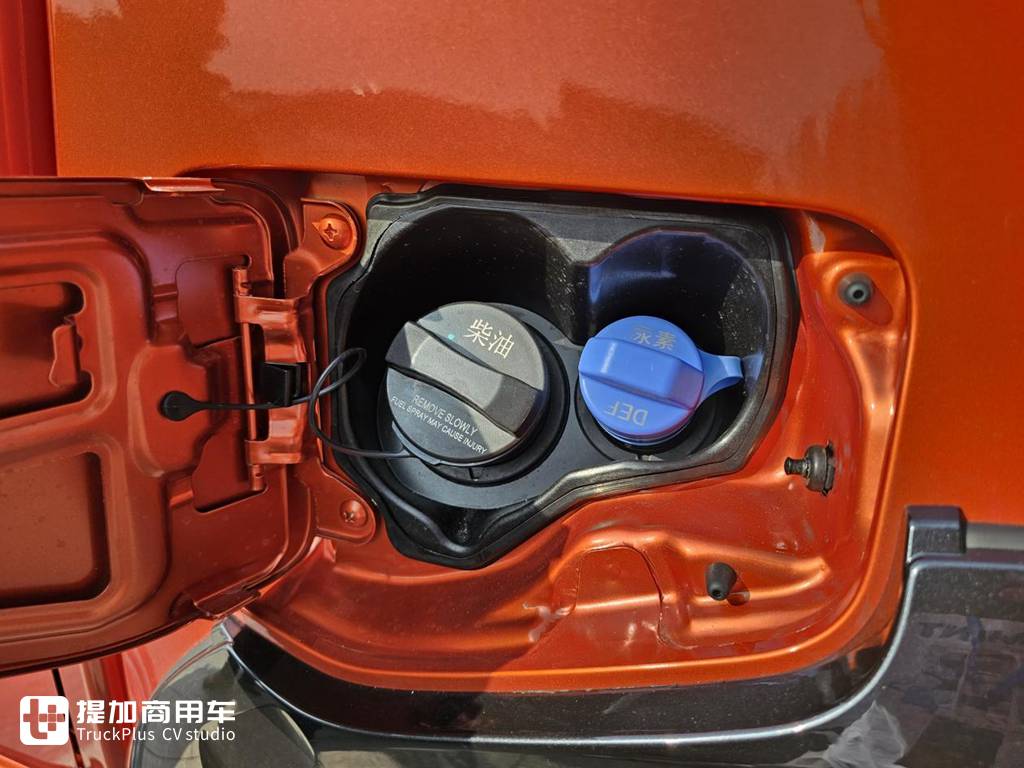 江西五十铃D-MAX皮卡推出全新V-CROSS版本,实拍带您看看配置如何! - 第7张 - 提加商用车网 江西五十铃D-MAX皮卡推出全新V-CROSS版本,实拍带您看看配置如何! - 第7张