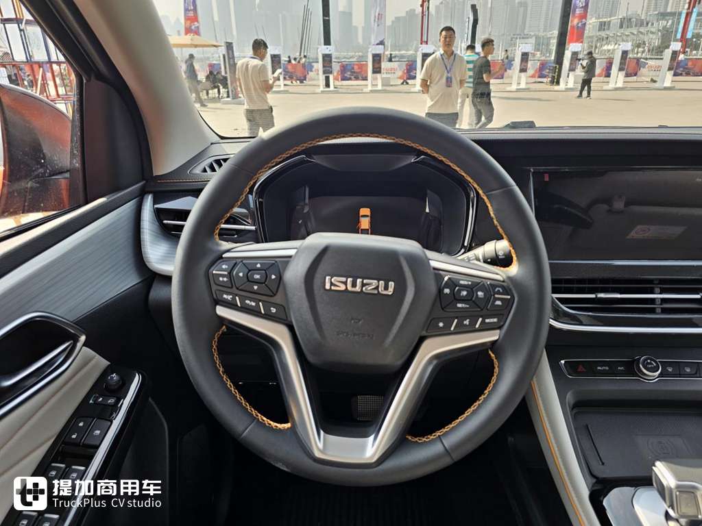 江西五十铃D-MAX皮卡推出全新V-CROSS版本,实拍带您看看配置如何! - 第9张 - 提加商用车网 江西五十铃D-MAX皮卡推出全新V-CROSS版本,实拍带您看看配置如何! - 第9张