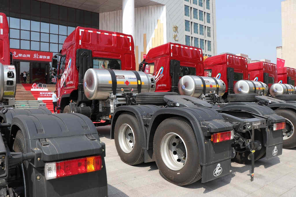 LNG牵引车怎么选？轻量领先、低气耗的乘龙H5超轻版高效更多赚