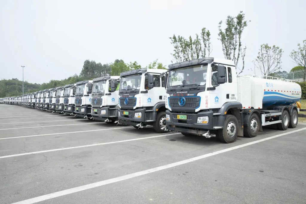 陕汽德龙M3000E纯电动环卫车批量交付美丽蓉城