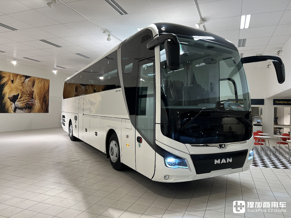 德国曼恩的顶级豪华巴士,乘坐舒适座椅像飞机,实拍2023款Lion's Coach - 第2张 - 提加商用车网 德国曼恩的顶级豪华巴士,乘坐舒适座椅像飞机,实拍2023款Lion's Coach - 第2张