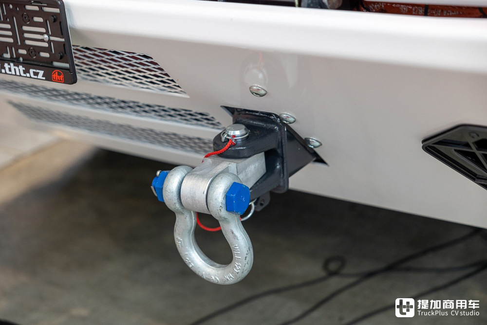 新增双排驾驶室，风冷V8、V12配内饰大屏，实拍新一代太脱拉Force - 第4张