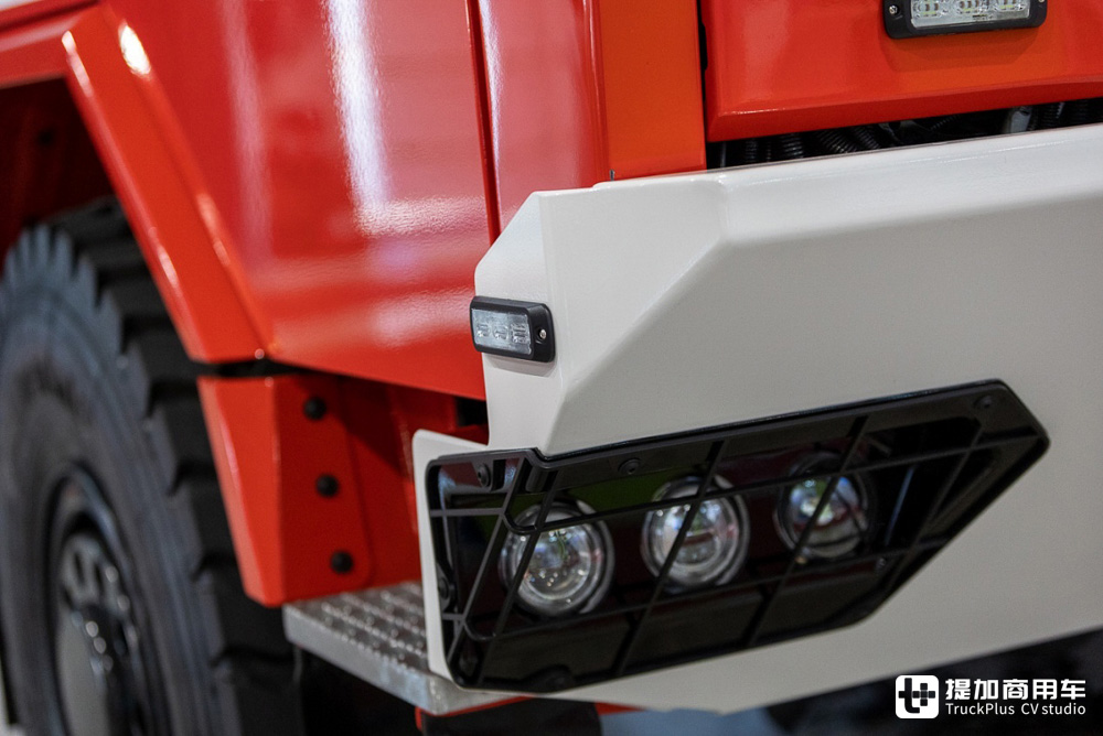 新增双排驾驶室，风冷V8、V12配内饰大屏，实拍新一代太脱拉Force - 第5张