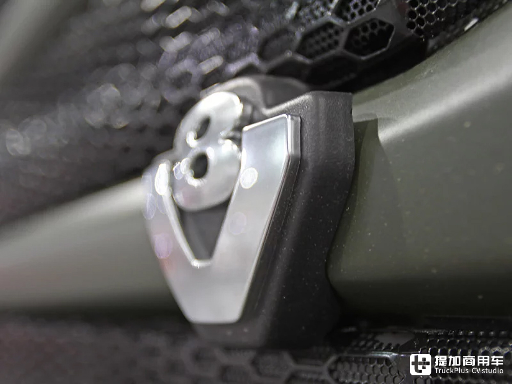 8x8驱动配双排驾驶室,搭载730匹V8,这台斯堪尼亚军用卡车真强悍 - 第6张 - 提加商用车网 8x8驱动配双排驾驶室,搭载730匹V8,这台斯堪尼亚军用卡车真强悍 - 第6张