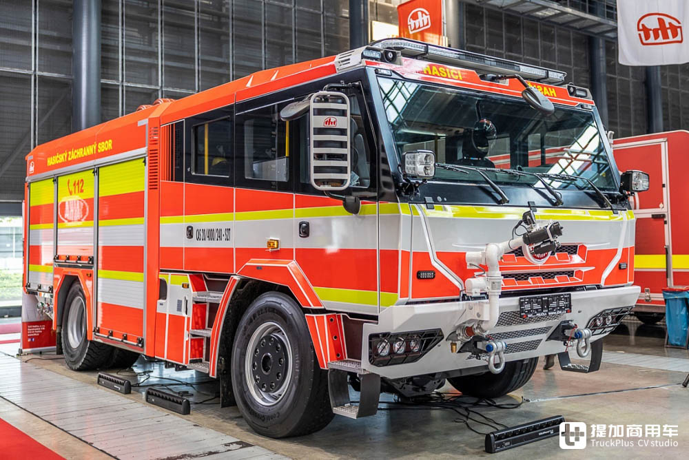 新增双排驾驶室，风冷V8、V12配内饰大屏，实拍新一代太脱拉Force - 第8张