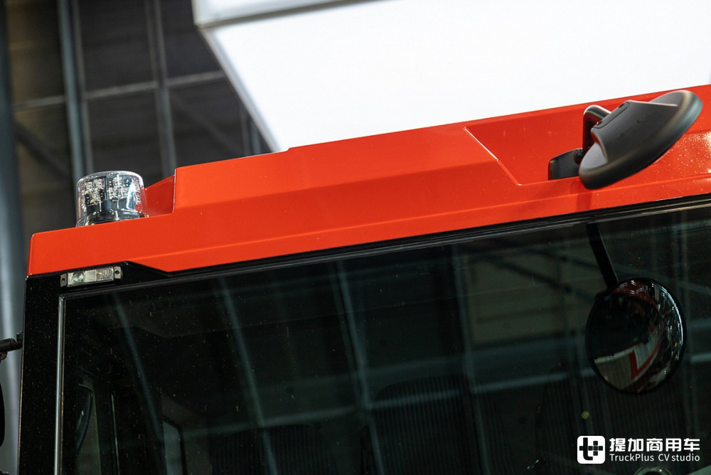 新增双排驾驶室，风冷V8、V12配内饰大屏，实拍新一代太脱拉Force - 第10张